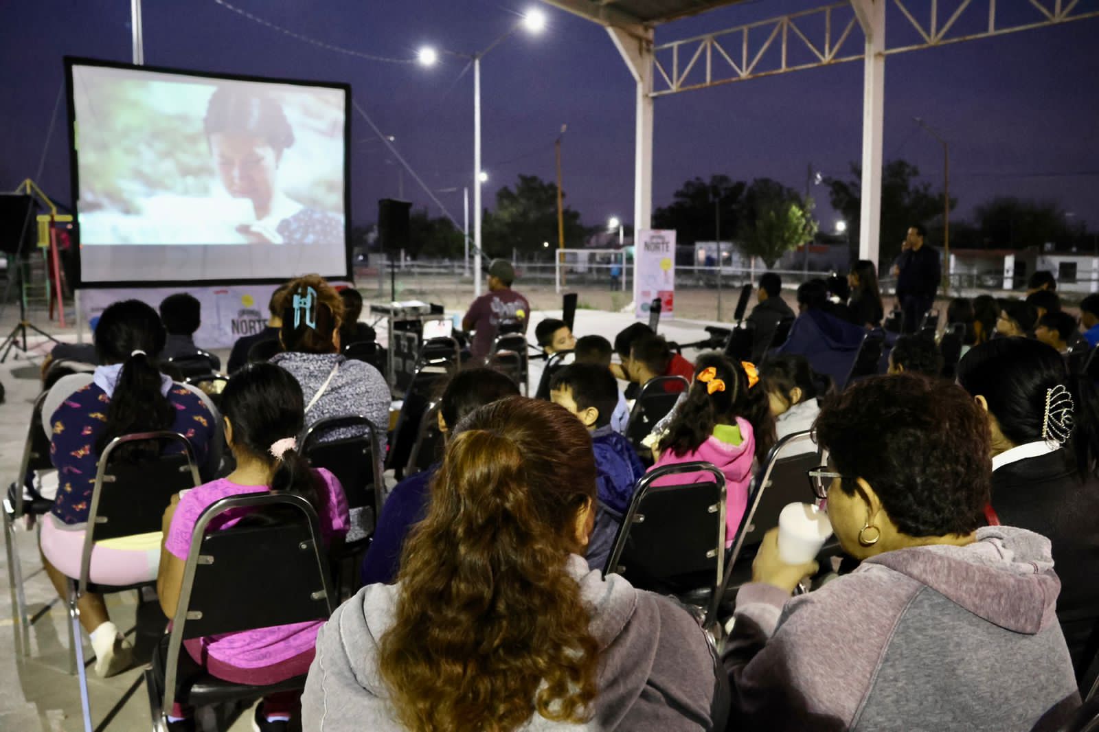 Efectúa Sabinas Cine Móvil Toto