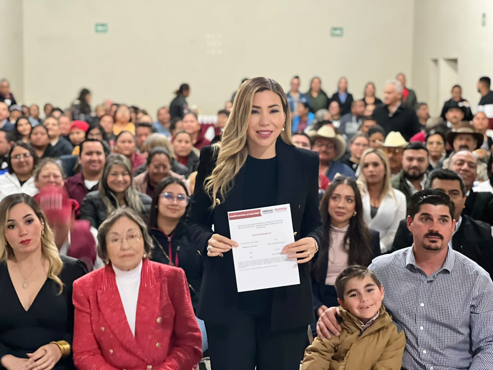 Se registra Tania Flores a la candidatura del Senado