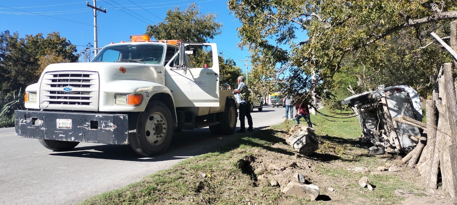 Dormitada al volante acaba en volcadura