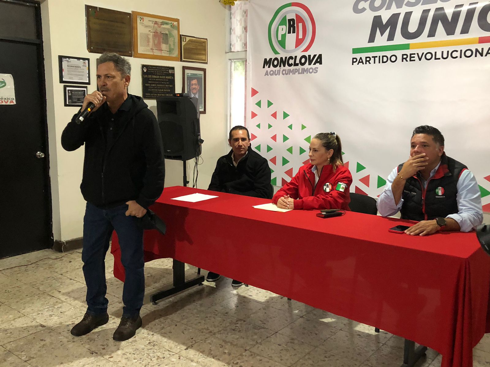 Proponen que candidato salga de filas del tricolor
