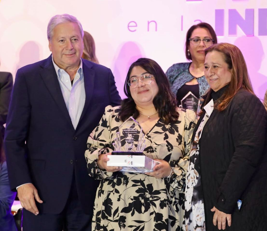 Reciben 8 tenaces saltillenses Premio a la Mujer en la Industria