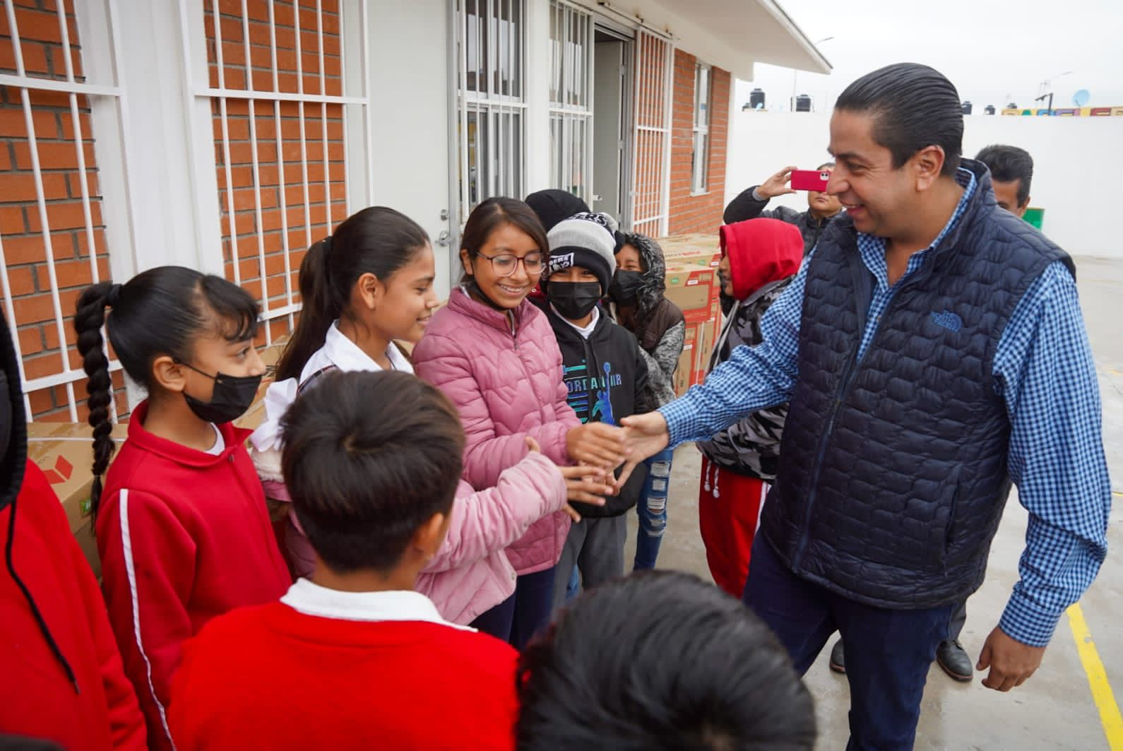 EQUIPA CHEMA MORALES ESCUELA DE NUEVA CREACIÓN EN PARAJES DE LOS PINOS