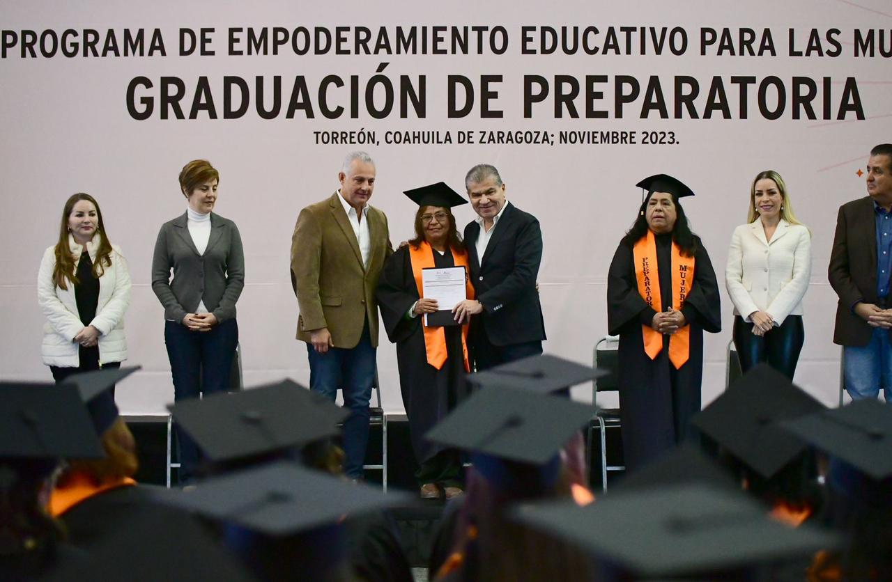 ENCABEZA MARS GRADUACIÓN DE 419 MUJERES DE PREPARATORIA, EN TORREÓN