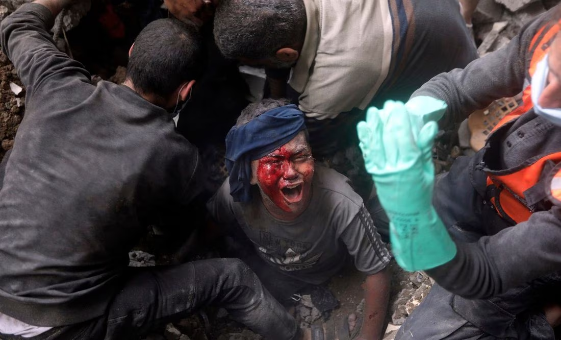 Israel rodea Gaza en su ofensiva terrestre; «será su maldición», advierte Hamas