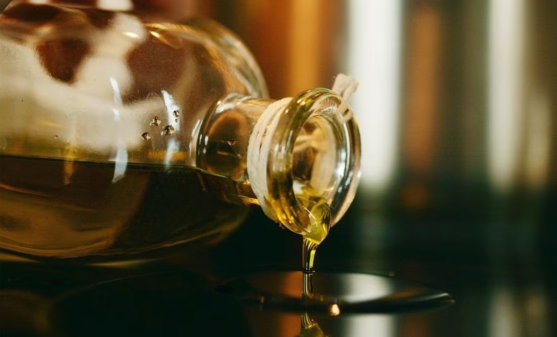 ¿Cuáles son las consecuencias de no desechar el aceite de cocina de manera correcta?