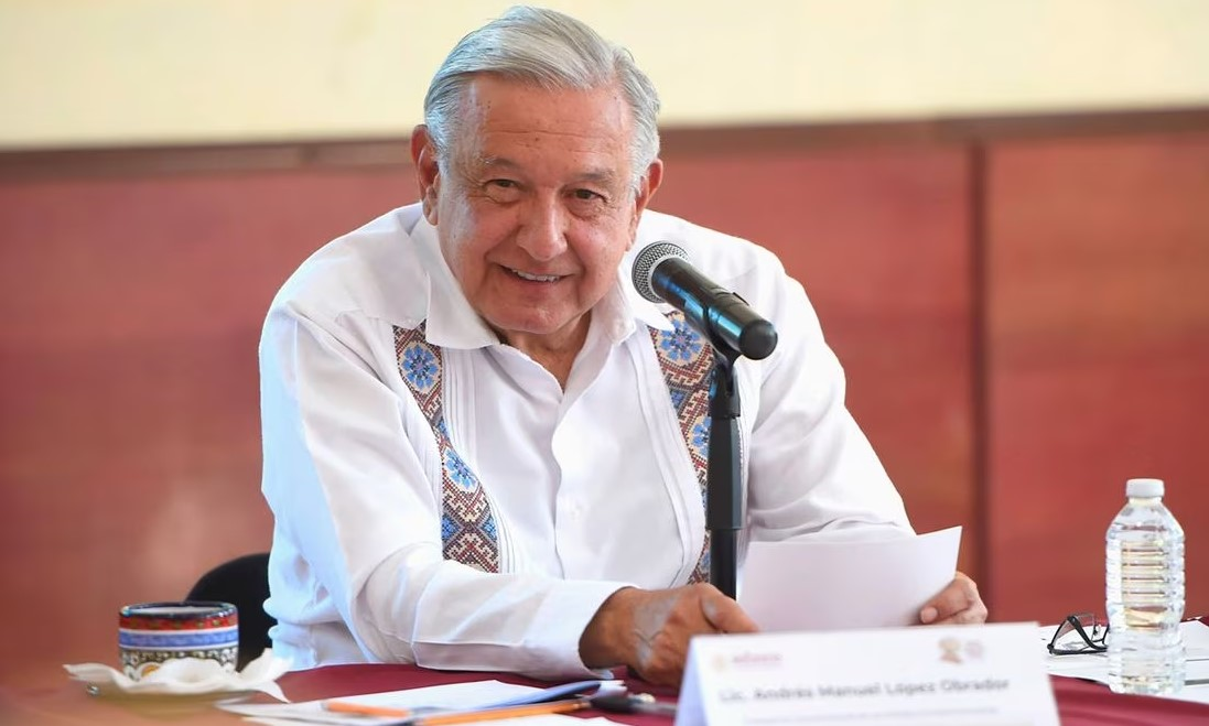 AMLO culpa a maestros de no poder asistir a inauguración del CRIT