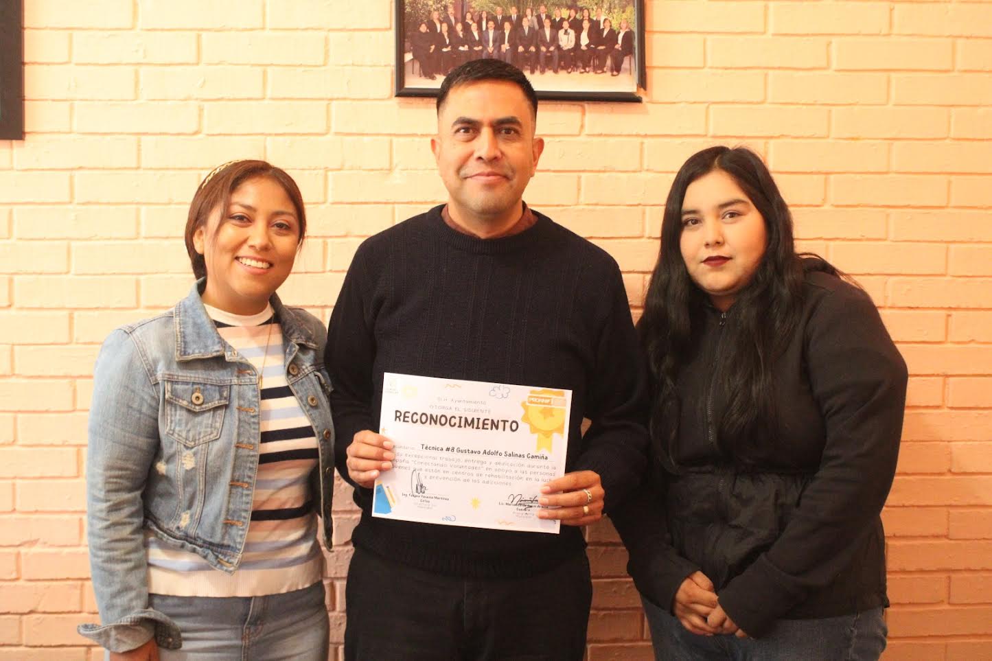 Reconocen a maestros y alumnos altruistas de 4C