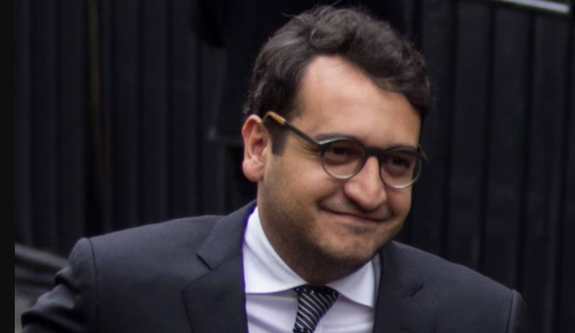 “No somos corruptos, mi hijo Andrés no es como Loret”, responde AMLO por contratos de amigo