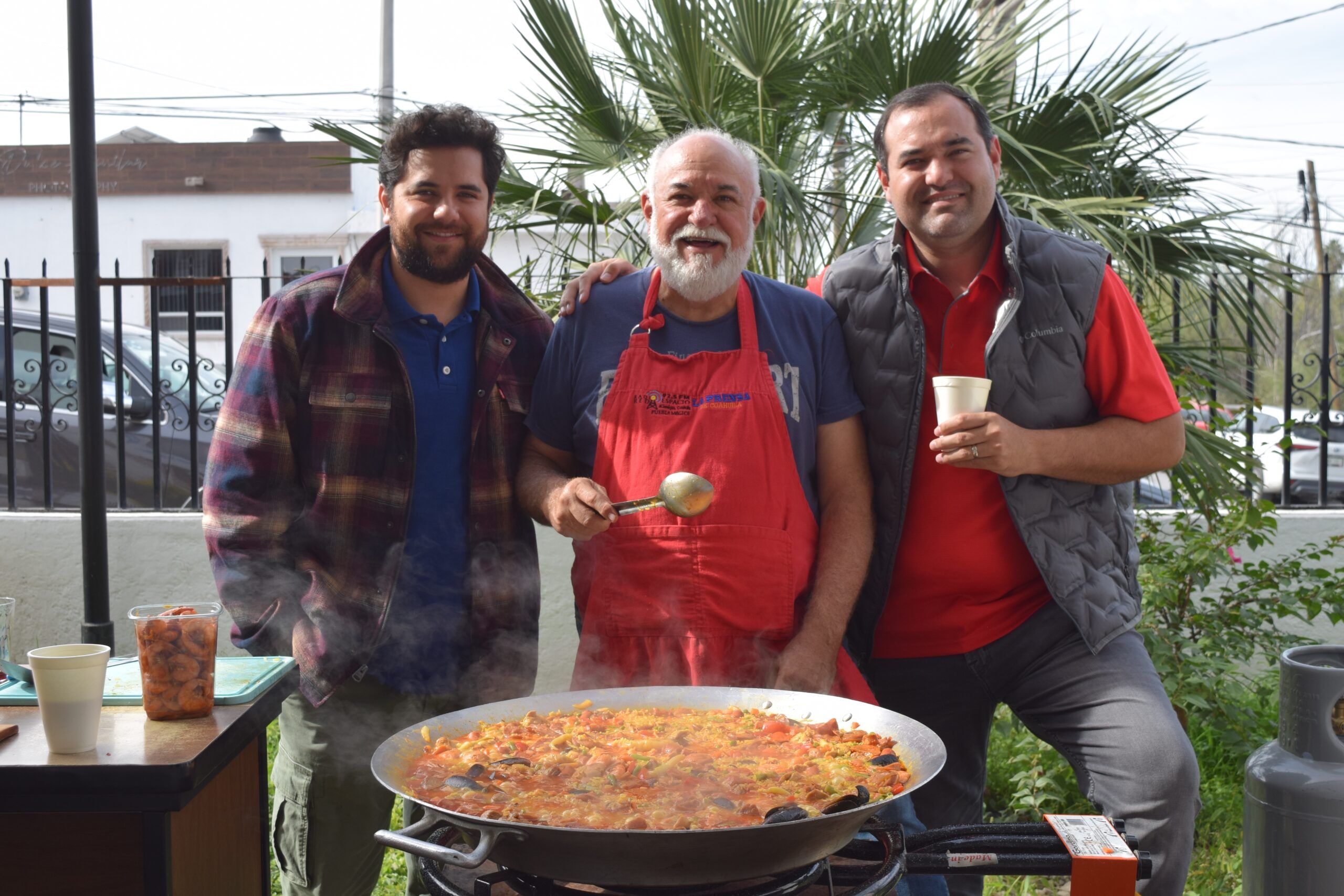 Celebra La Prensa brindis navideño