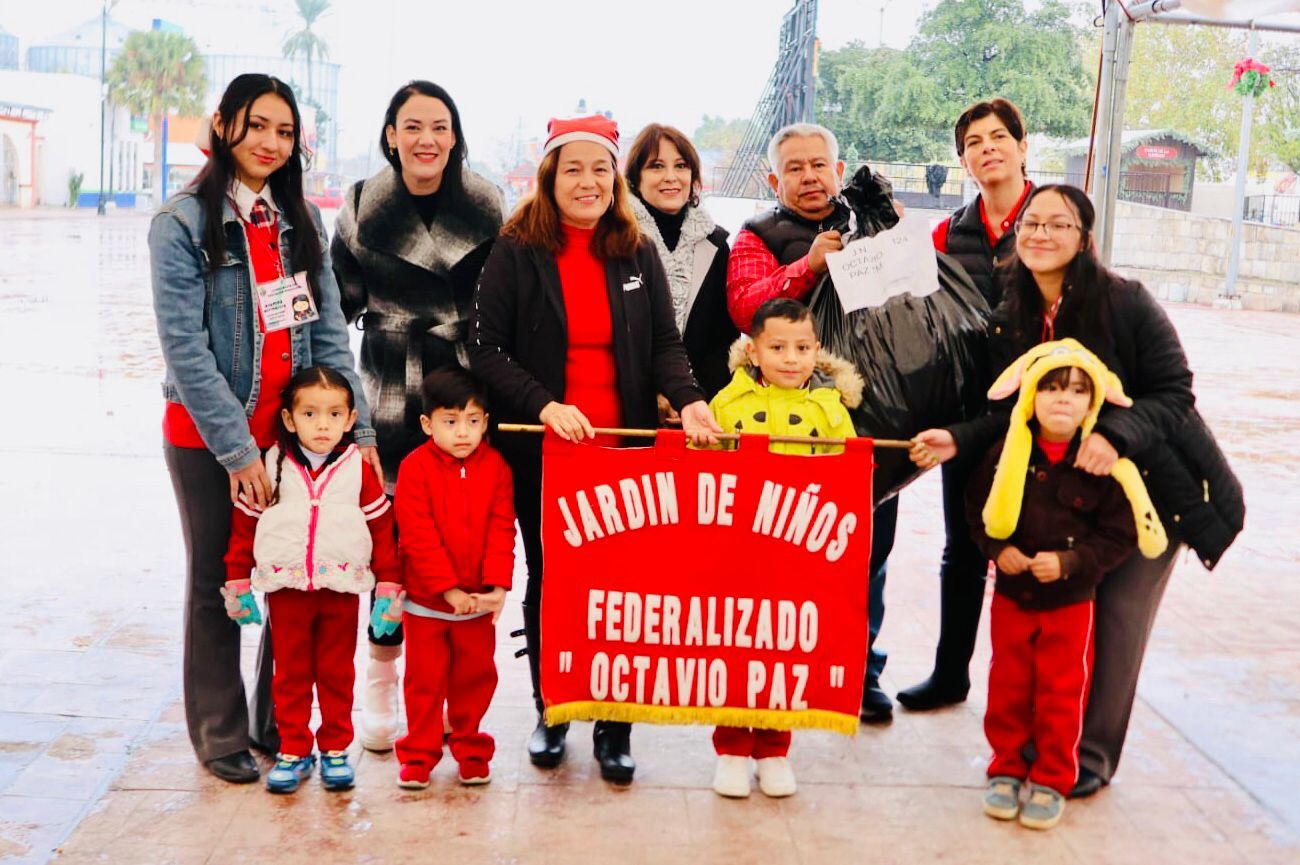 Entrega Sabinas dulces para festejos navideños