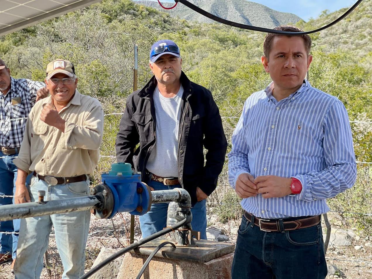 Supervisa Hugo obra en el Ejido Higueras