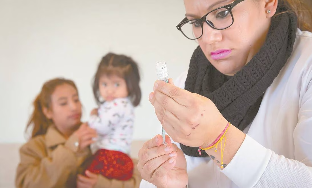 En primer día de vacunación, reportan falta de vacunas antiCovid para niños en la Cruz Roja