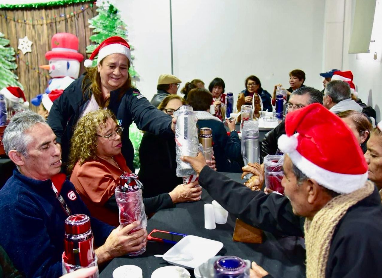 Llevan DIF Saltillo y BorgWarner Navidad a grupos vulnerables