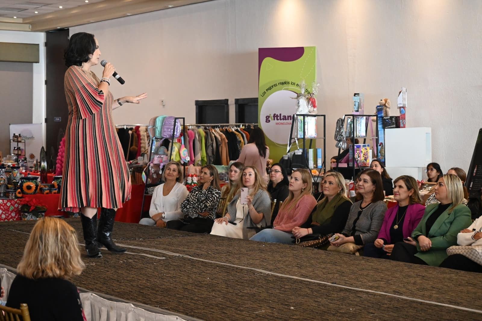 Organizan Bazar Navideño para ayudar a fundaciones