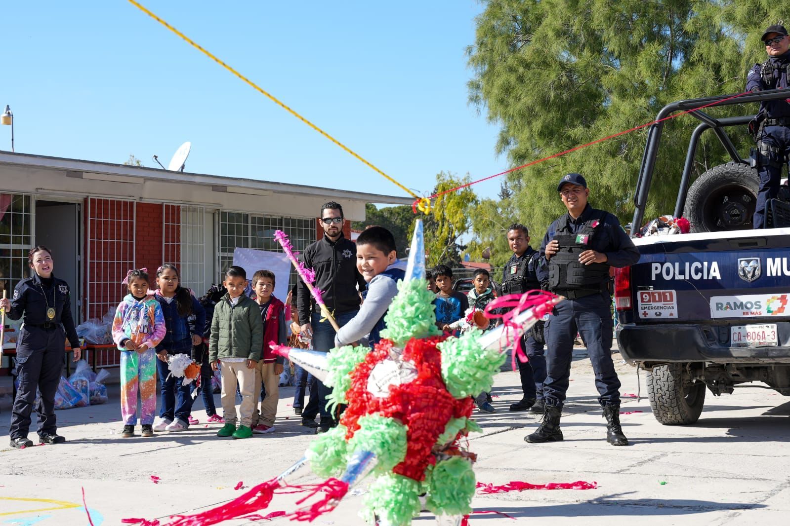 Llevan Policías posada a niños y niñas de Hipólito