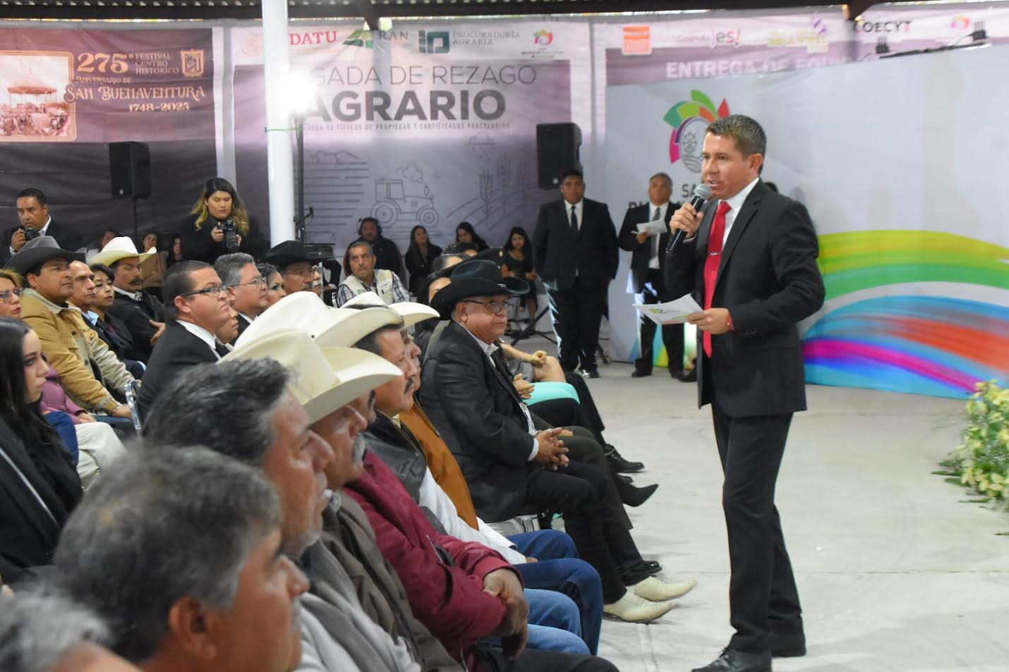 Arropan a Hugo Lozano las comunidades rurales PRESENTA 2º INFORME EN EL EJIDO SAN ANTONIO DE LA CASCADA
