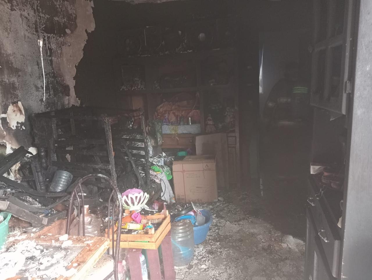 Arde vivienda en la colonia Cactus