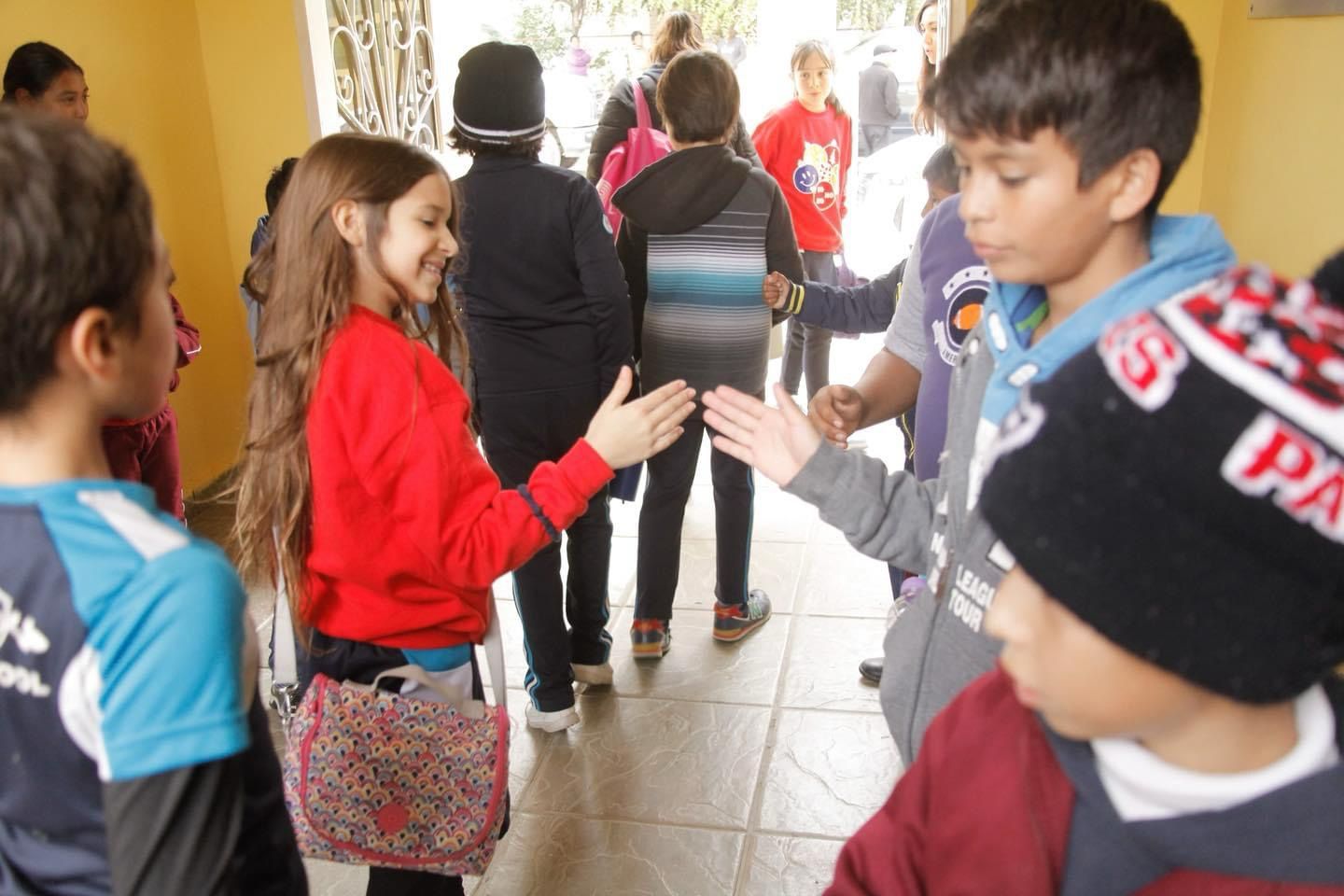 Reciben juguetes alumnos de ejidos