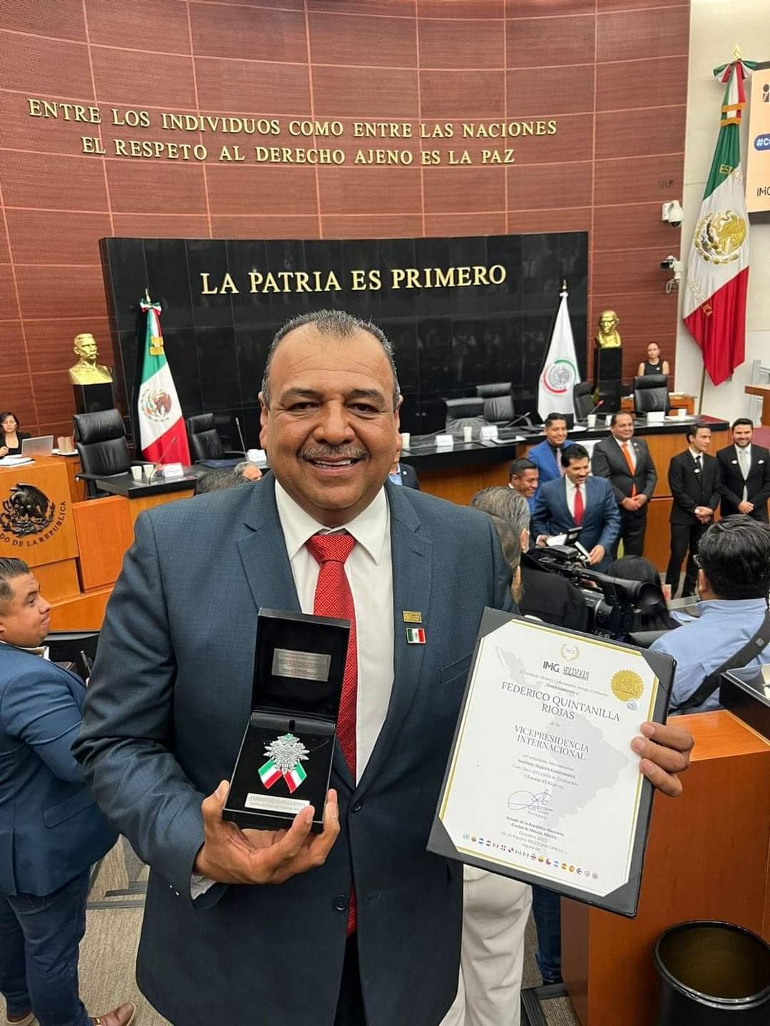 Recibe alcalde de Progreso medalla al mérito Ben Lamat