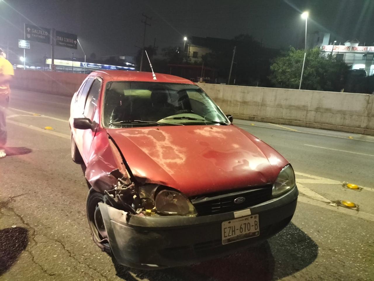 Maneja en contra y provoca choque