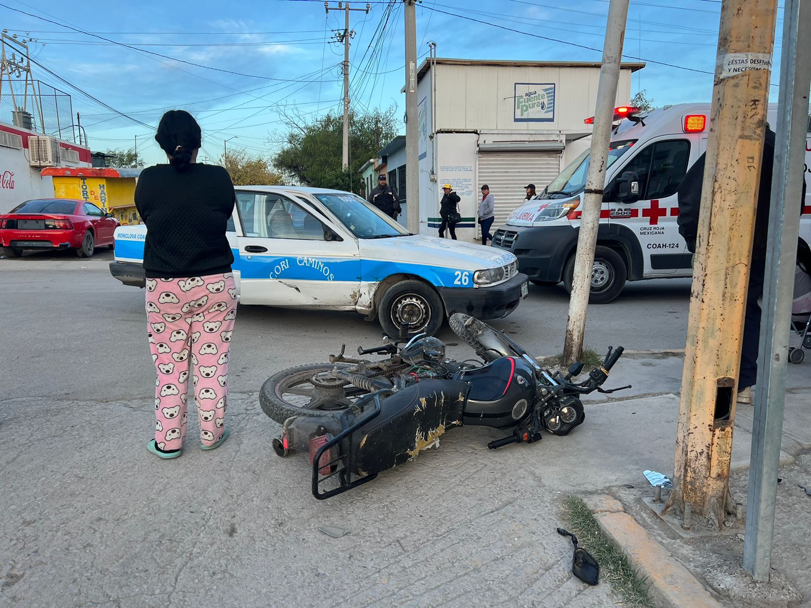 Embiste taxi a motorista