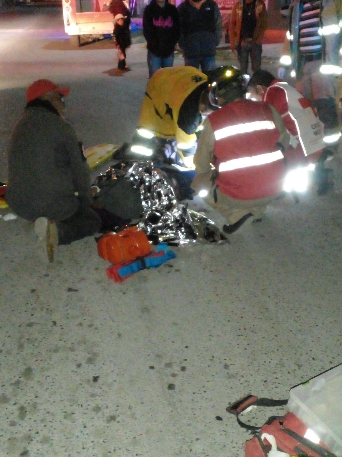 Herido motociclista; impacta camioneta