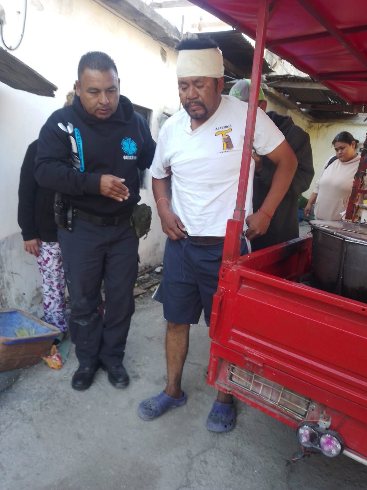 Resulta inconsciente al caer de su propia altura