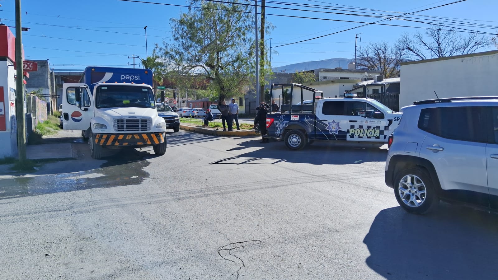 Apagan breve incendio en camión de la Pepsi