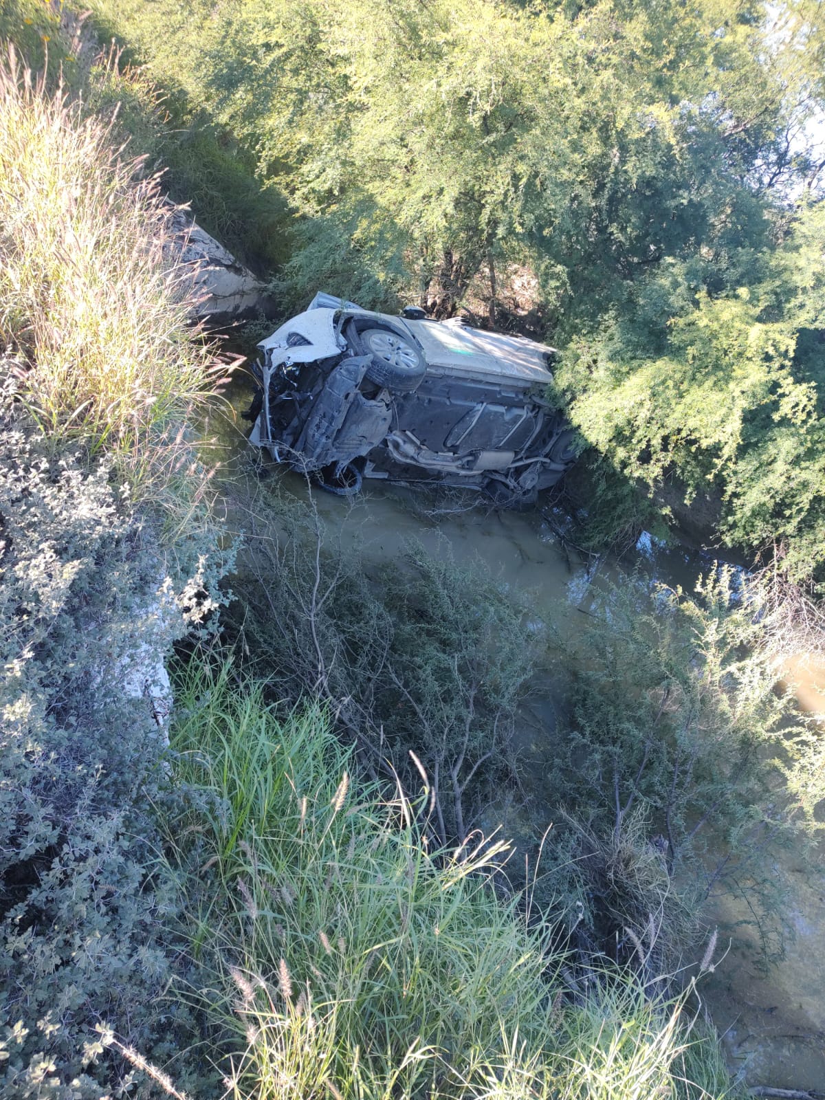 Deja dos lesionados aparatoso accidente