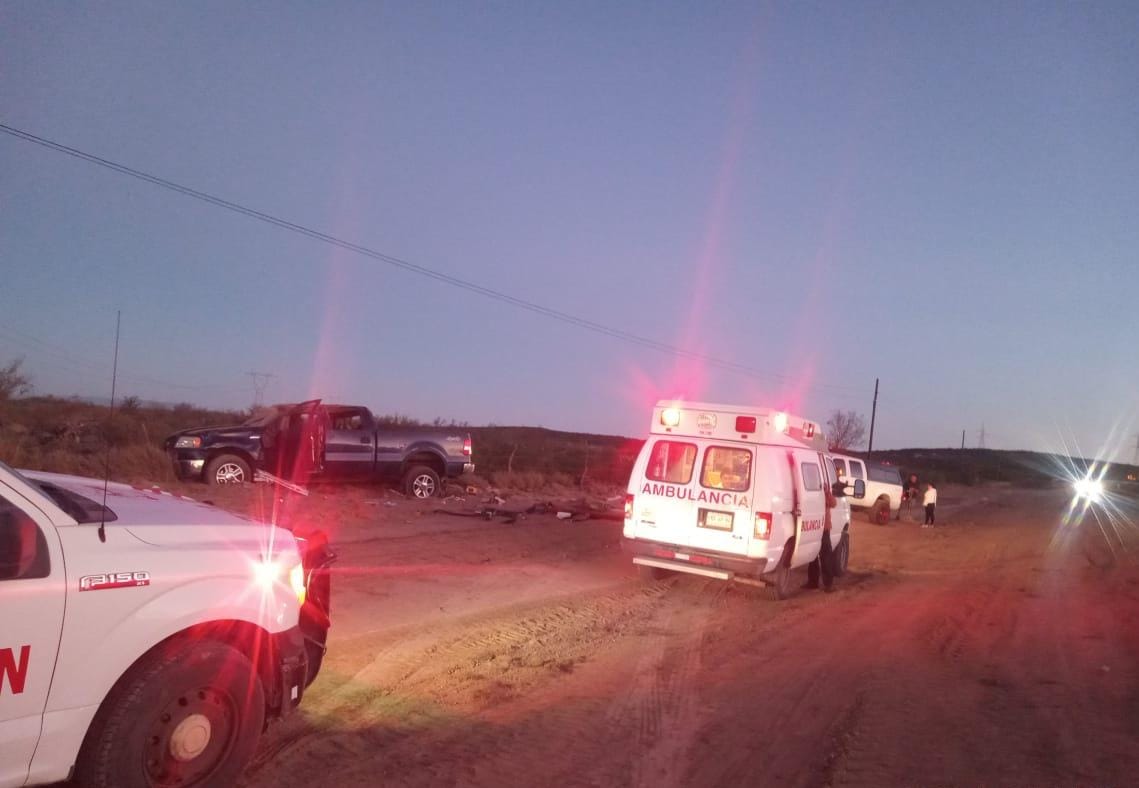 Vuelca camioneta que era remolcada