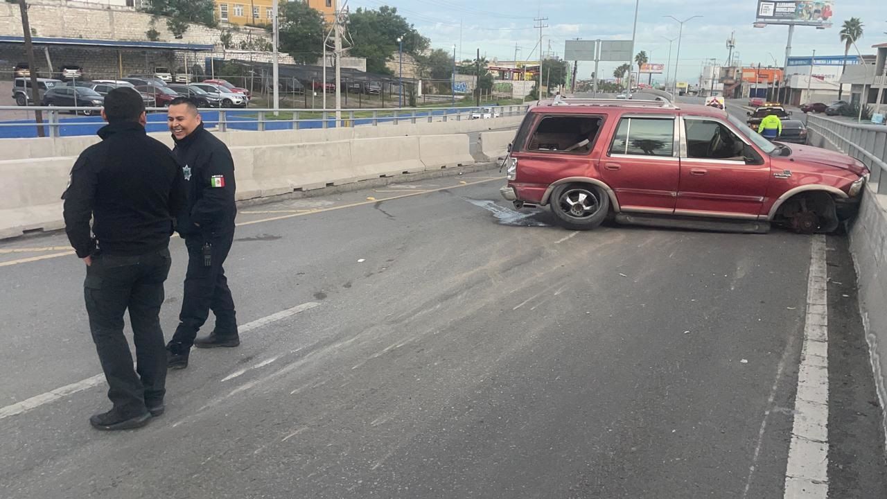 Impacta en Altima camioneta y huye