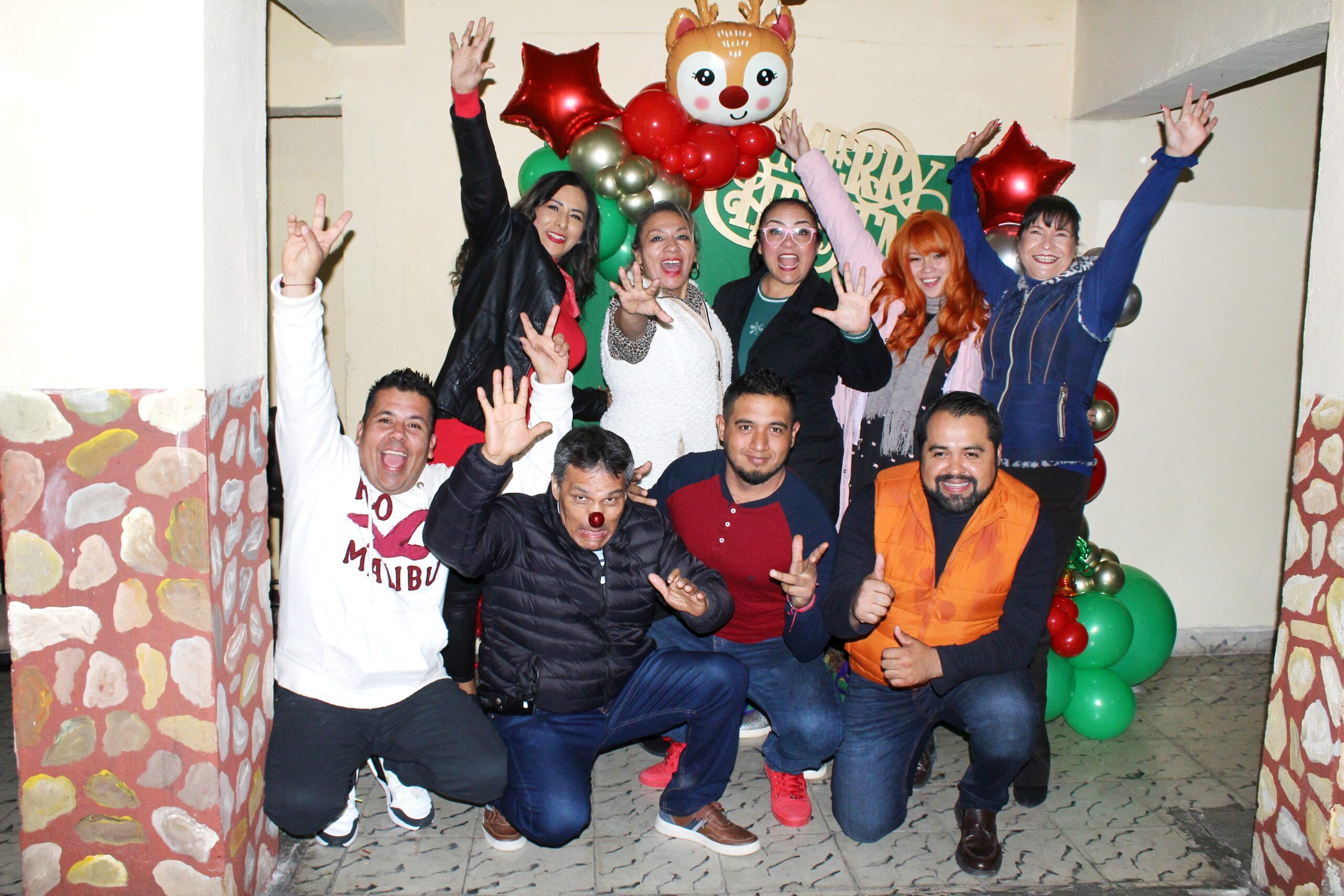 Celebran con posada payasos y animadores