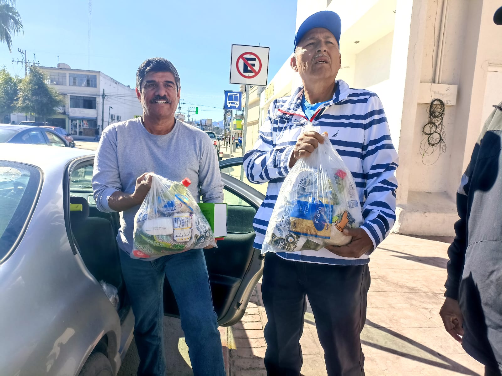 Entregan 150 despensas a Ex Obreros de Coahuila