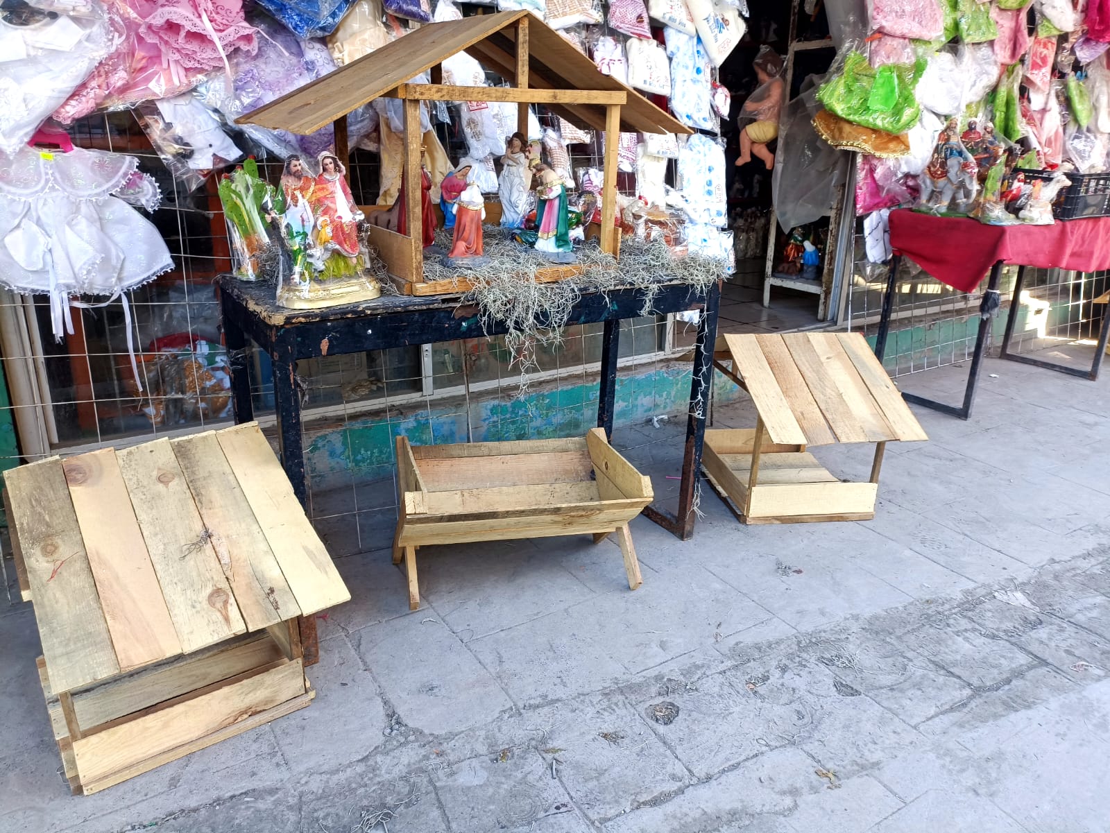 Ofertan en mercados figuras de Nacimiento