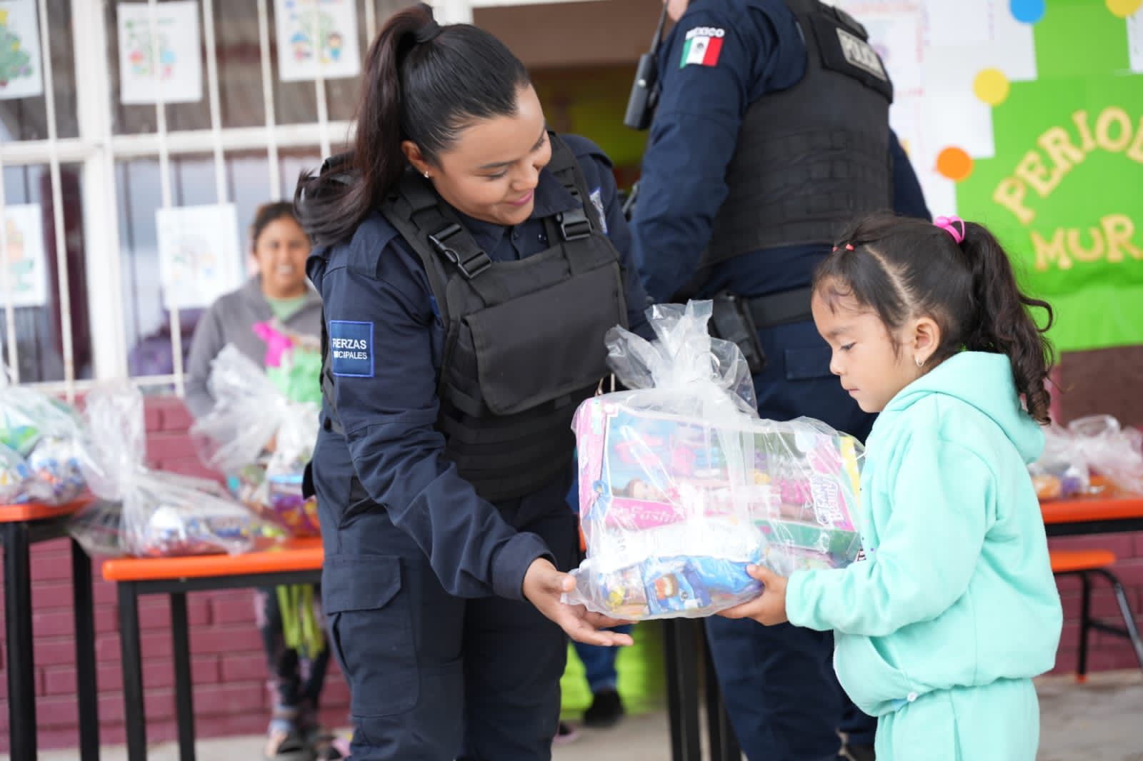 Realizan Policías Municipales posadas a niños de 8 ejidos