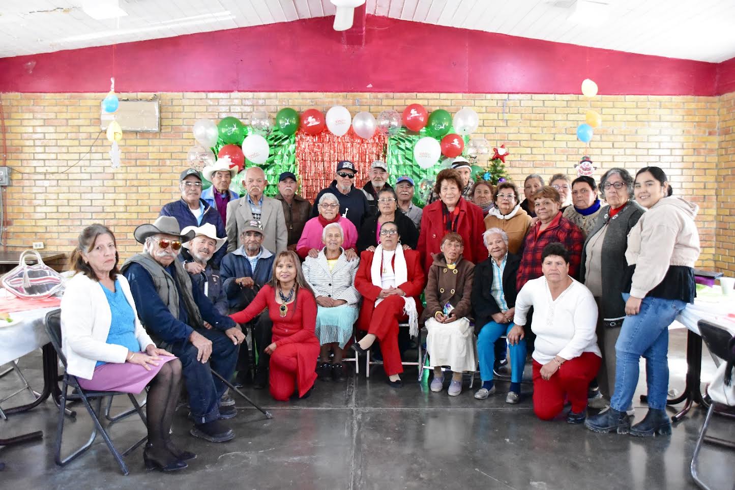 Festeja Ciénegas a abuelos del DIF