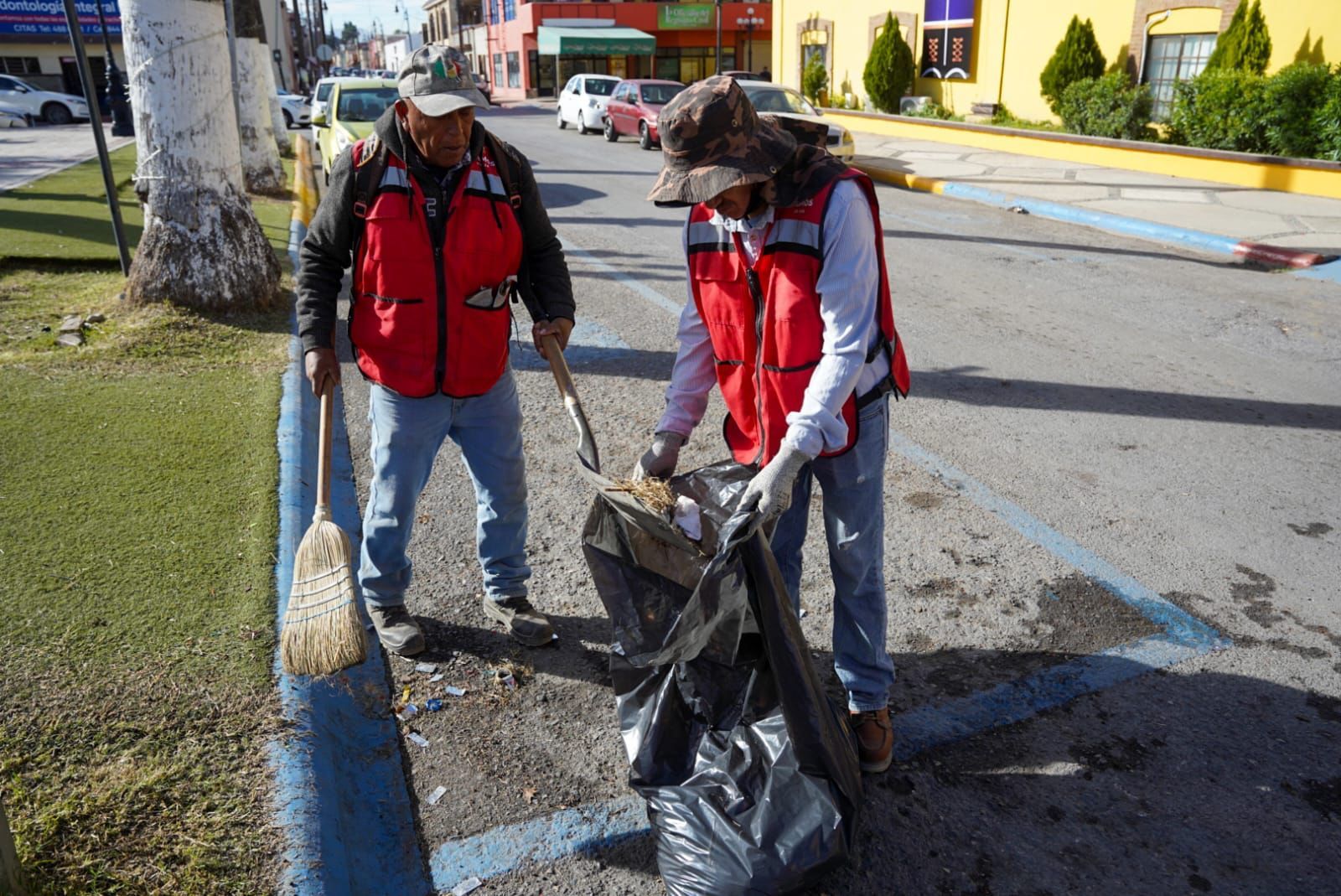 Embellecen vialidades y plazas de Ramos Arizpe