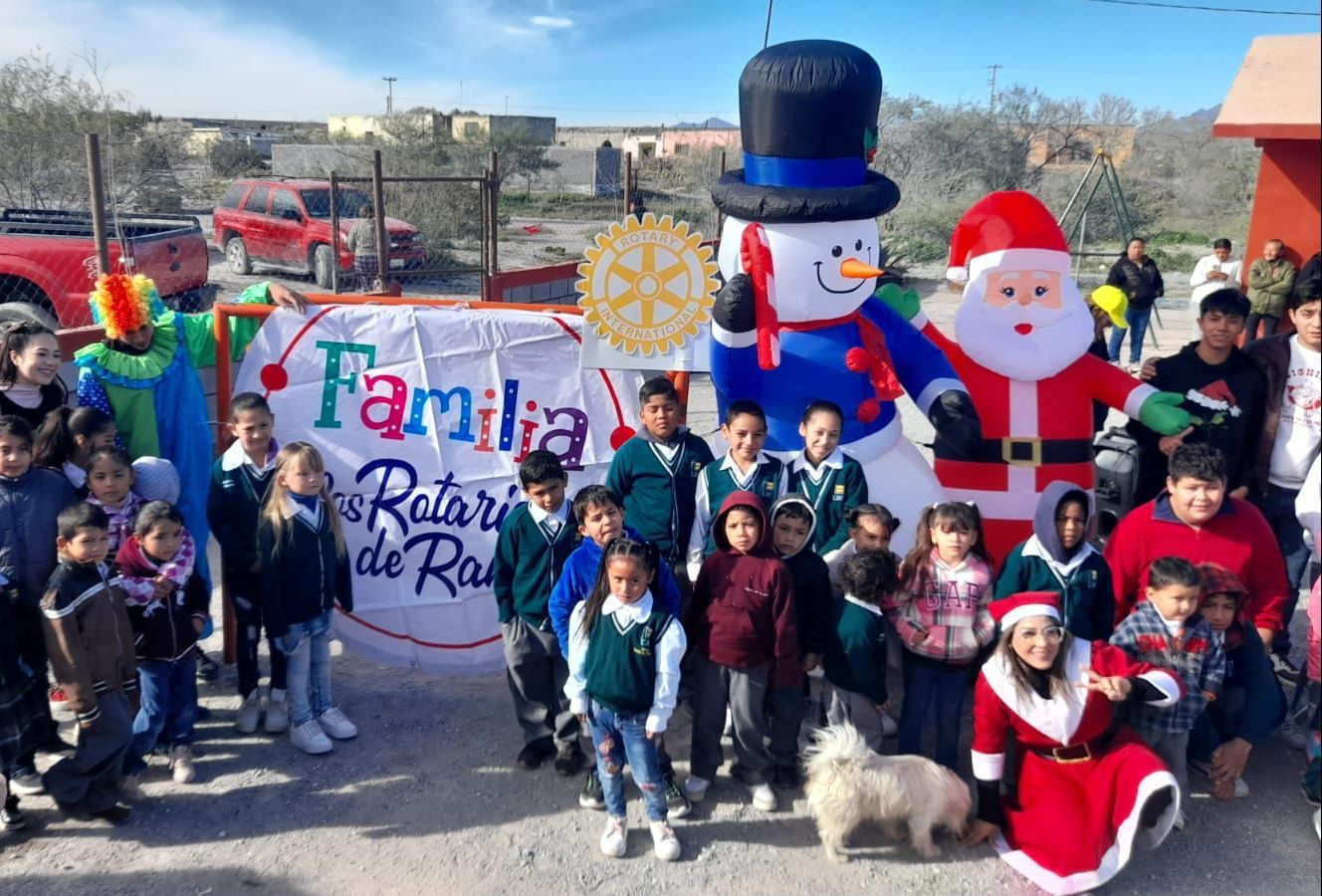 Festejan Rotarios Navidad con niños del campo de RA