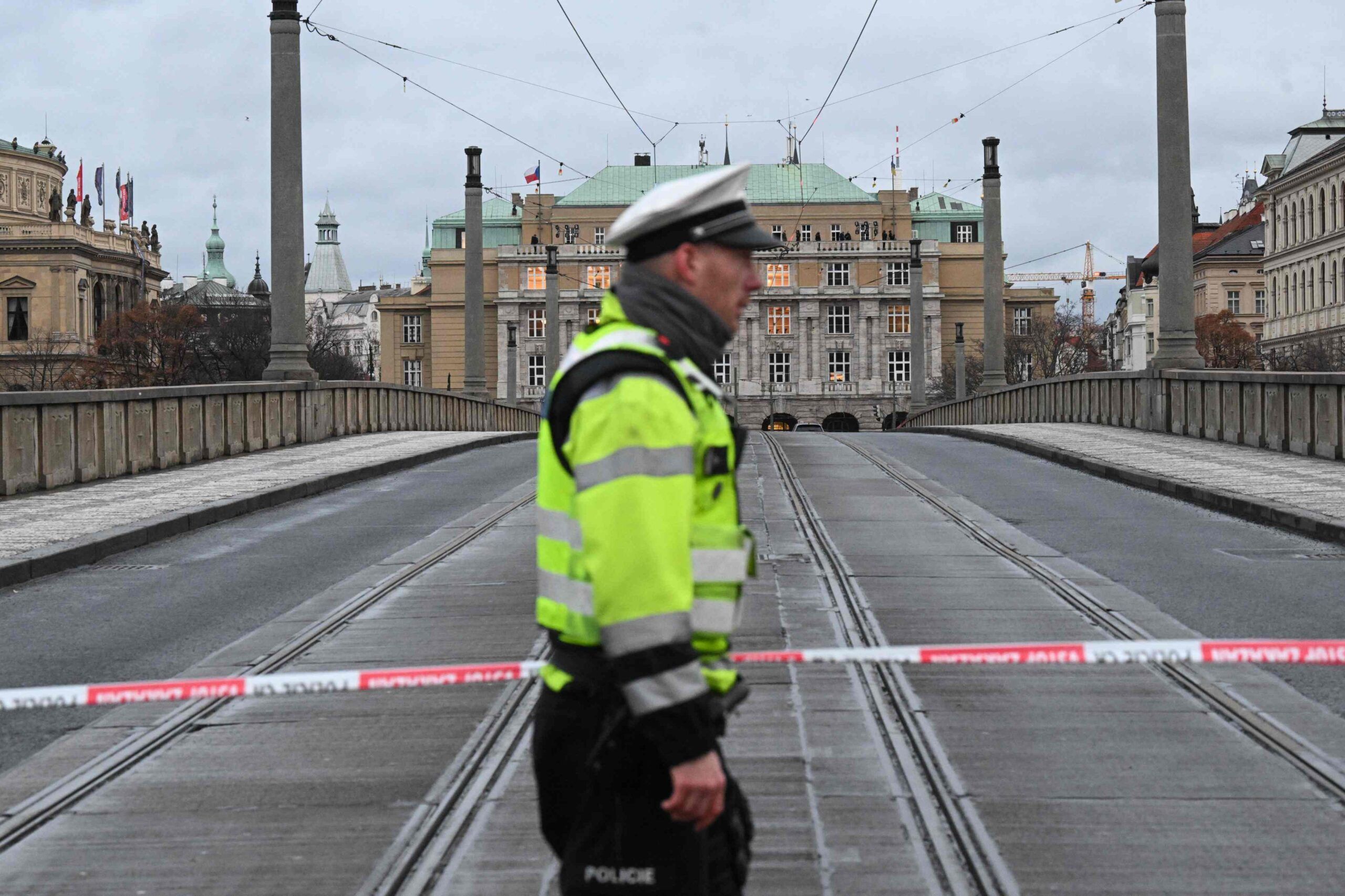 Reportan tiroteo en universidad de Praga que dejó varios muertos y heridos; atacante fue «eliminado»