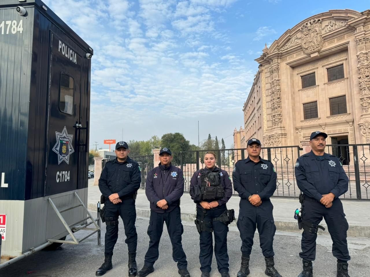 Atienden nacimiento policías de Saltillo