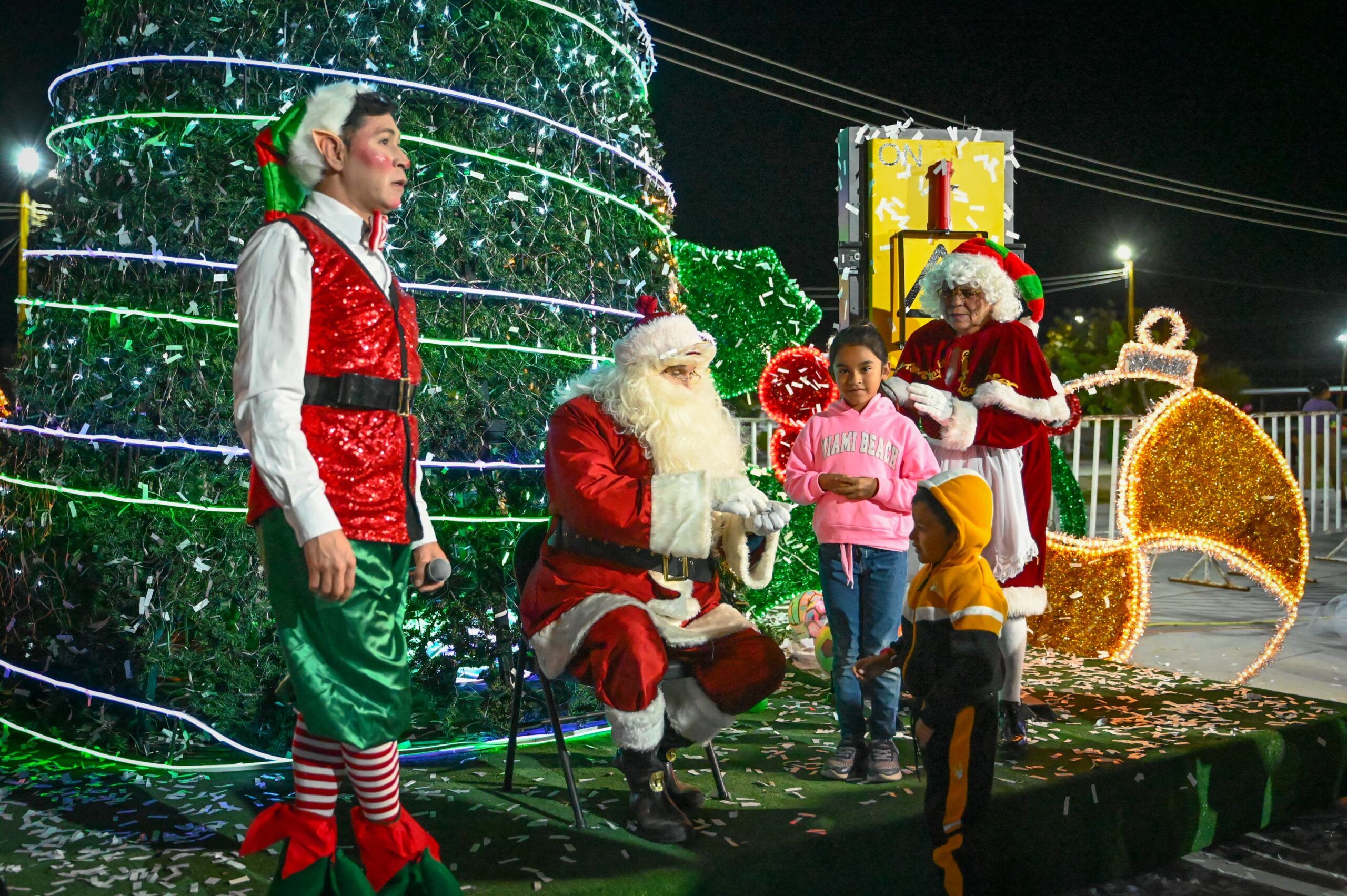 Hoy llega desfile navideño a SB