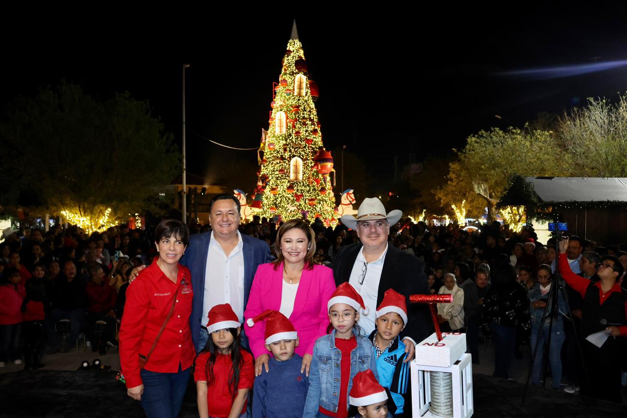 Encienden Villamagia en la plaza de Sabinas