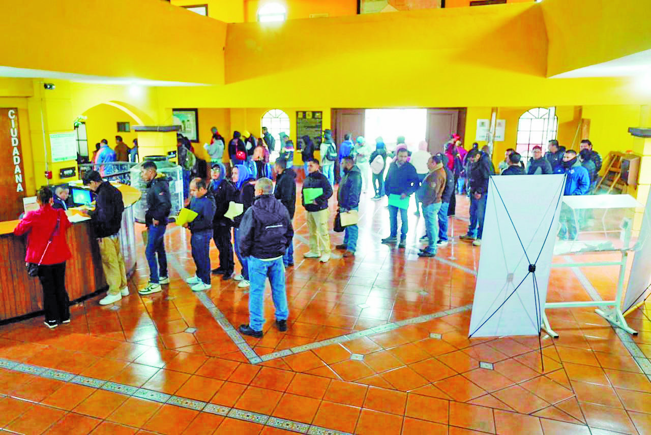 Ofertan miles de vacantes en “Tianguis del Empleo”
