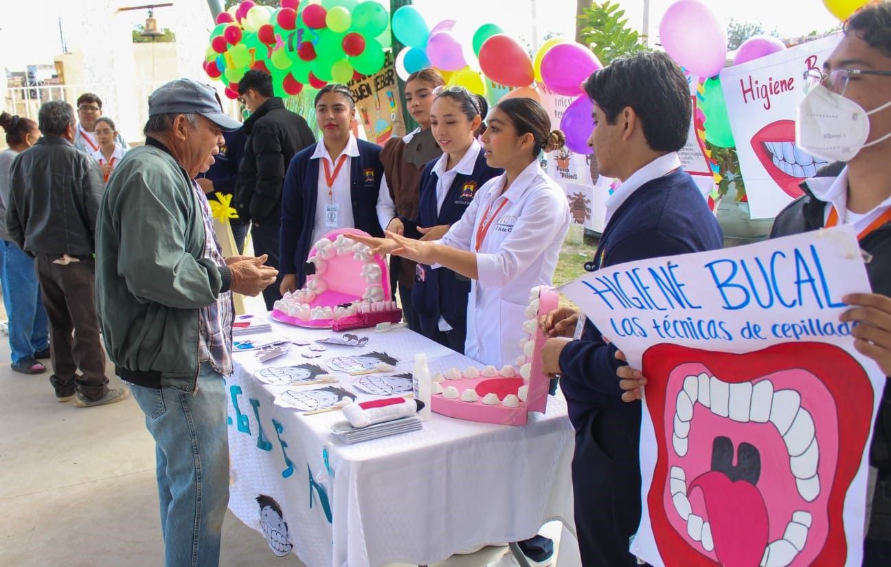 Llevan universitarios Feria de la Salud al campo coahuilense
