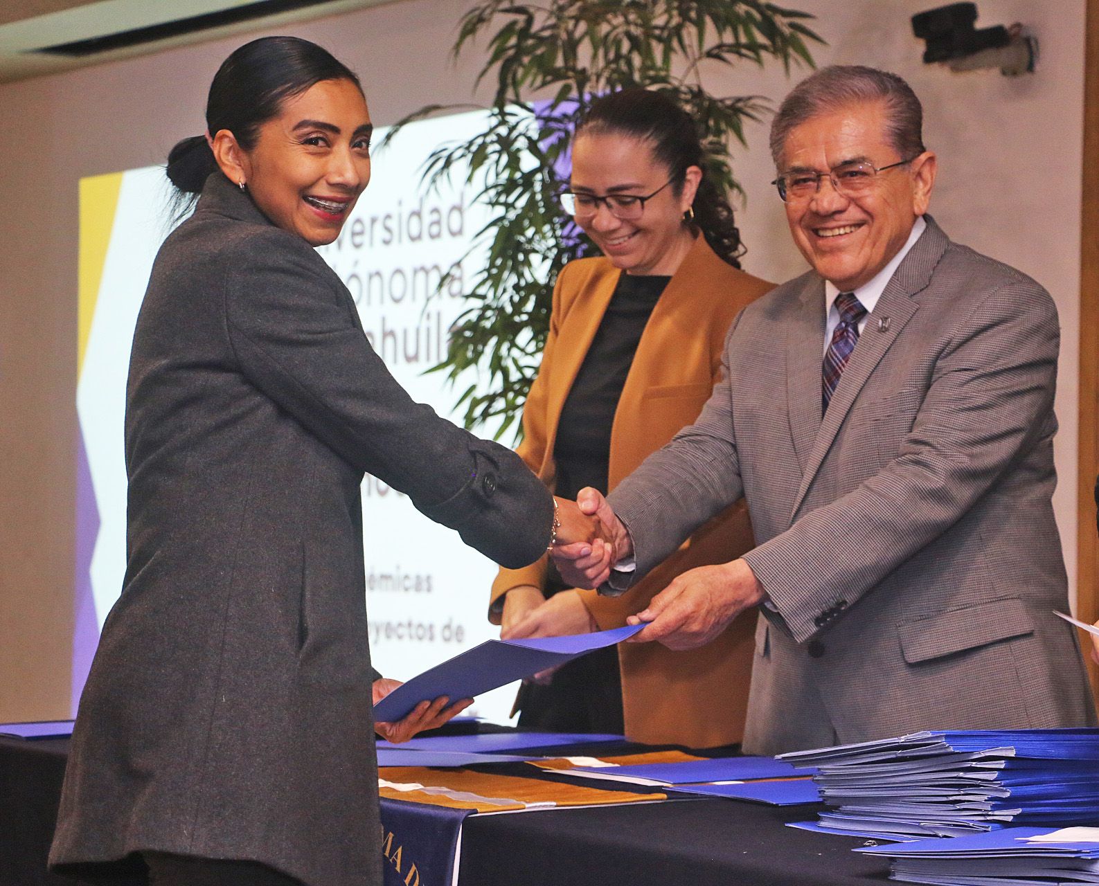Reconocen innovación de docentes universitarios