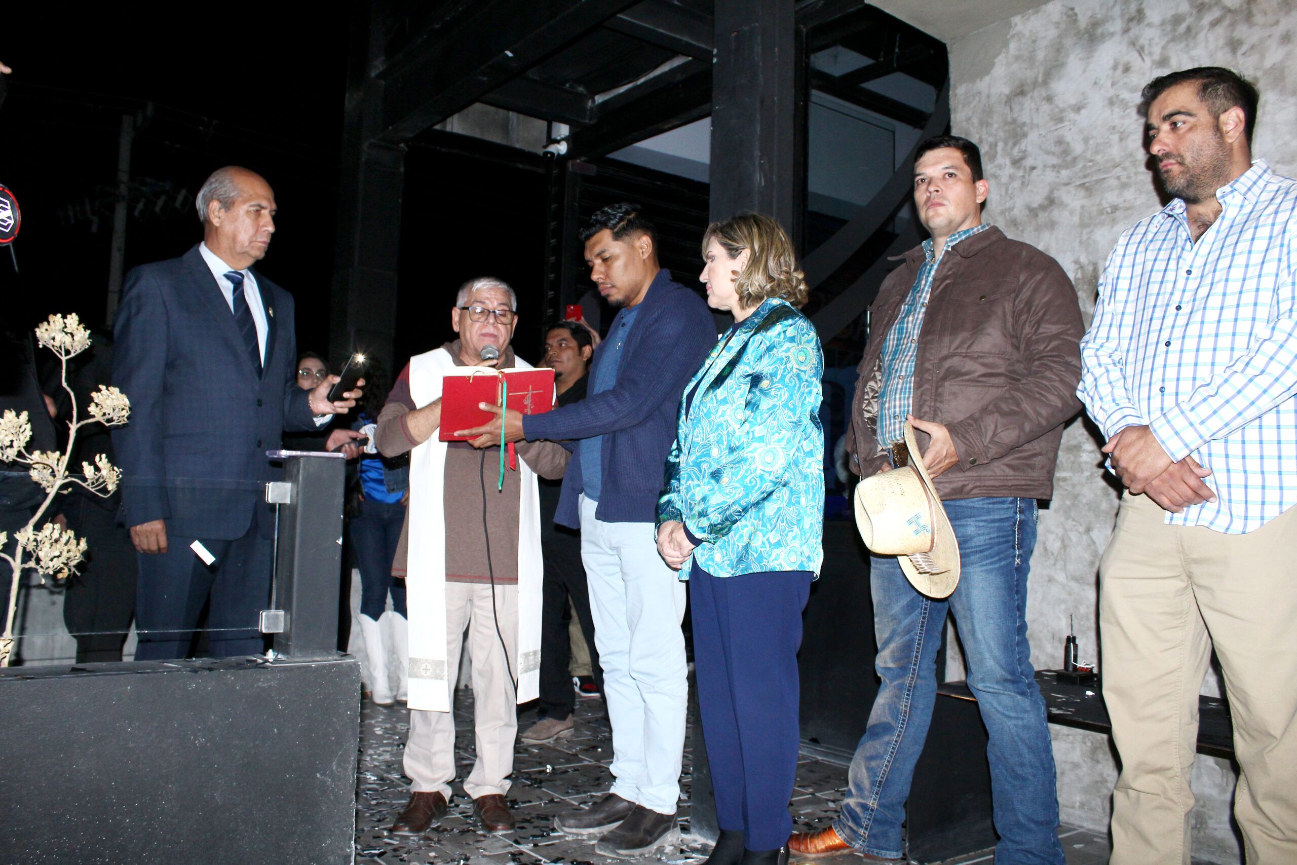 Inauguran el restaurante botanero “Acá Entre Nos”