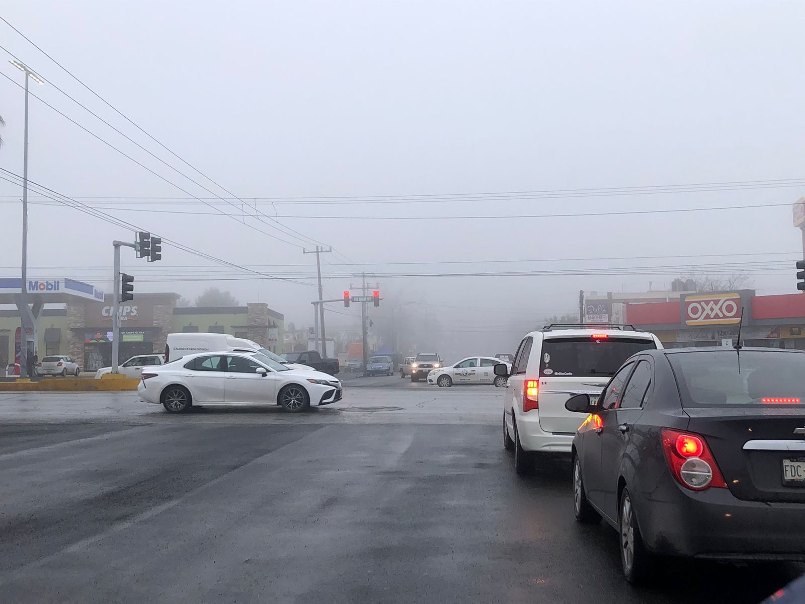 Densa neblina cubrió la ciudad