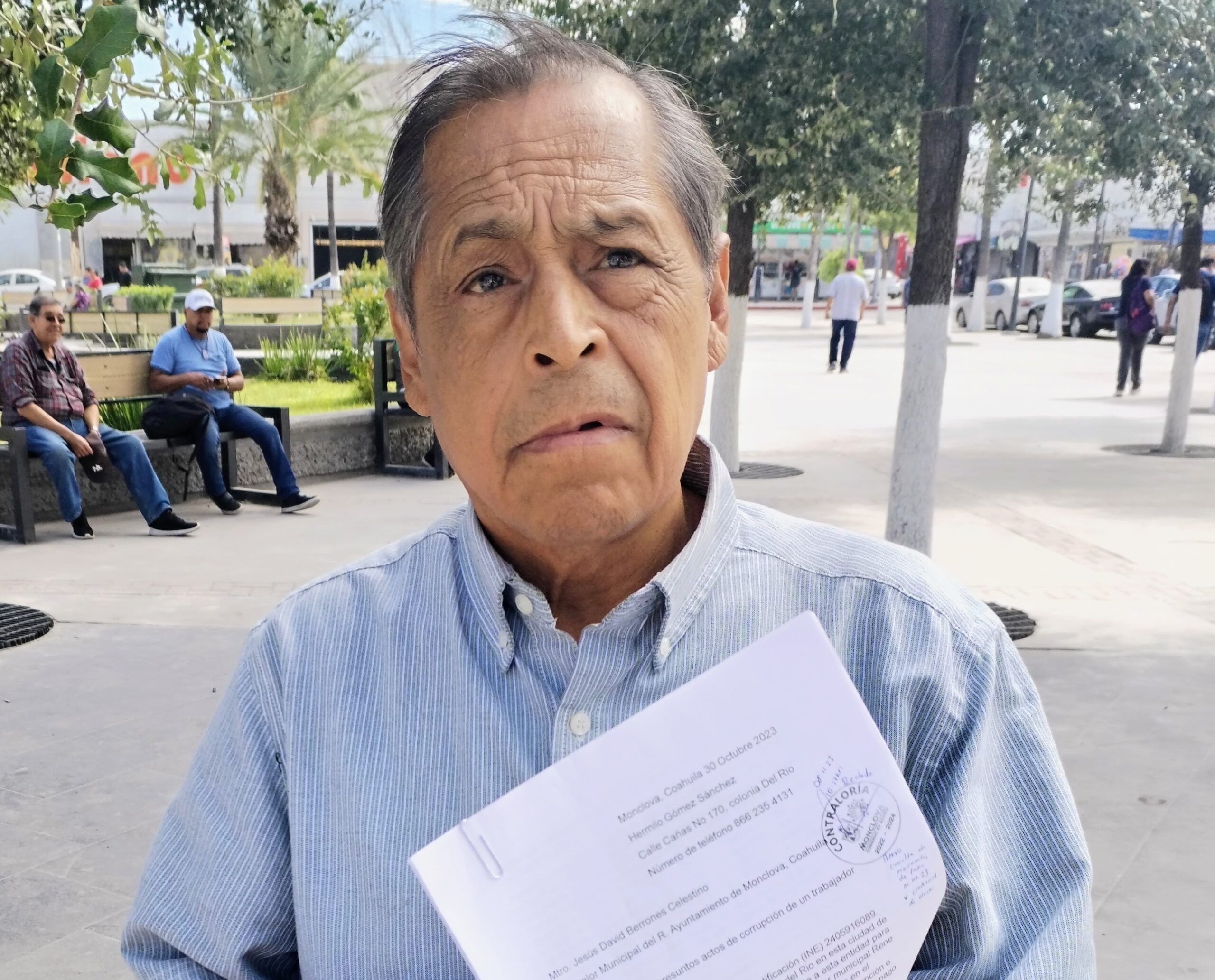 Estafa empleado municipal a ciudadano con 8 mil pesos