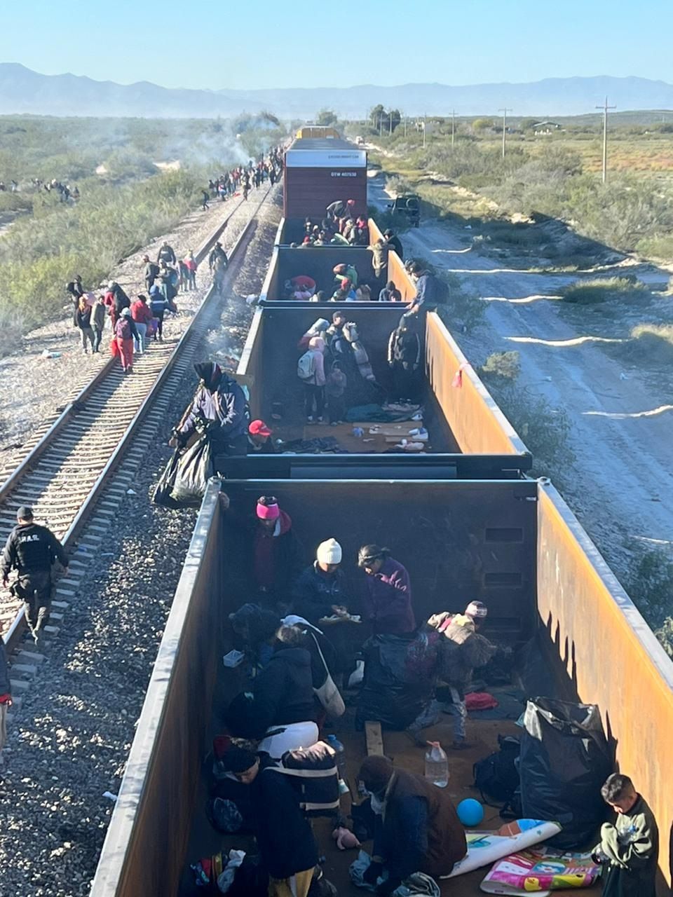 Dispersa INM a 400 migrantes del tren