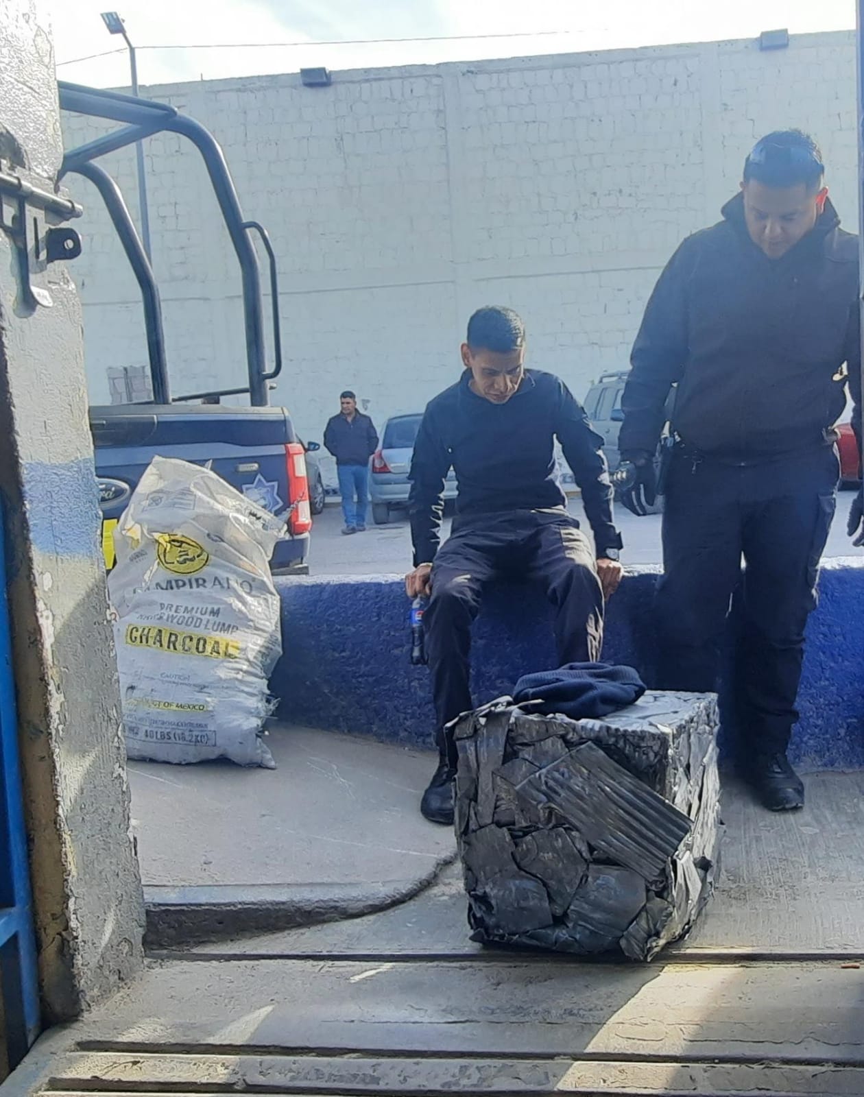 Recuperan municipales aluminio que fue robado